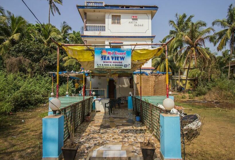 פנסיון Midguard Sea View White House