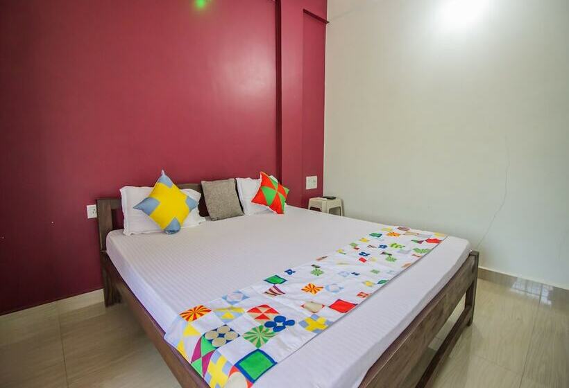 פנסיון Midguard Sea View White House