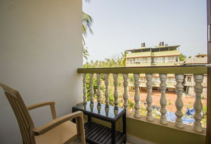 פנסיון Midguard Sea View White House