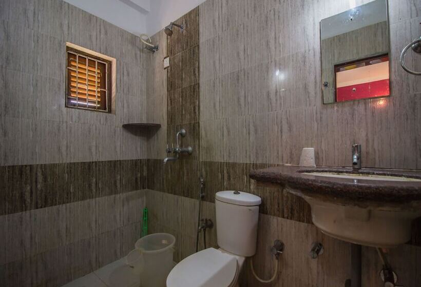 פנסיון Midguard Sea View White House