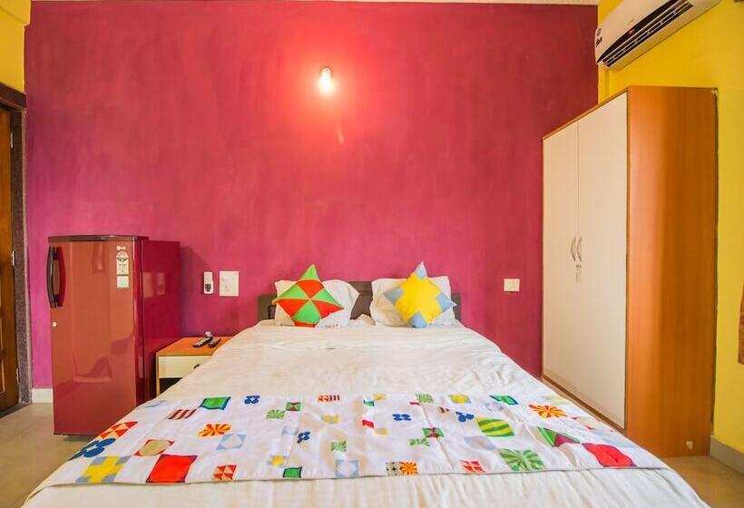 פנסיון Midguard Sea View White House