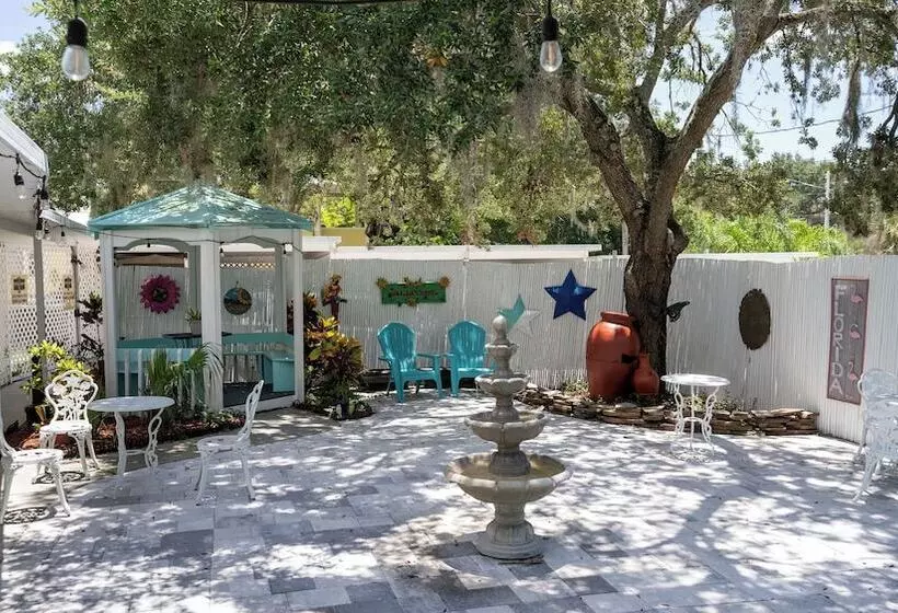 هاستل The Heirloom Inn