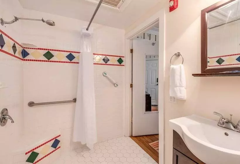 هاستل The Heirloom Inn