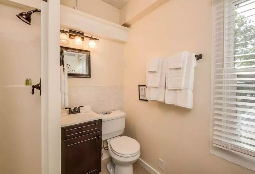 هاستل The Heirloom Inn