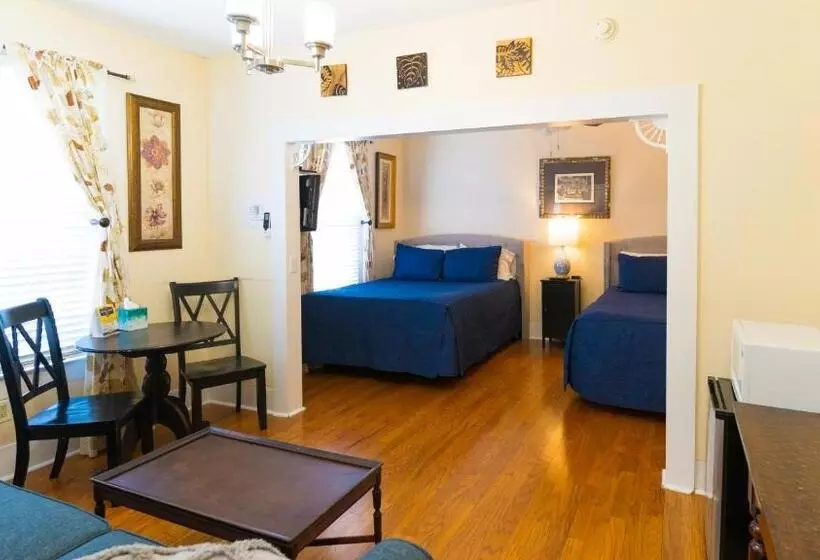 هاستل The Heirloom Inn