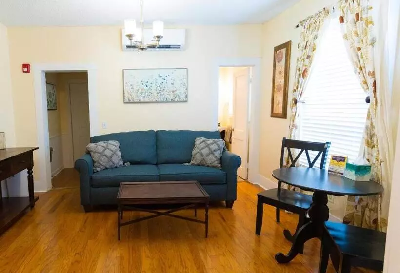 هاستل The Heirloom Inn