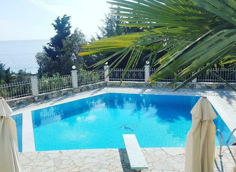 تختخواب و صبحانه Perivolos Apartments