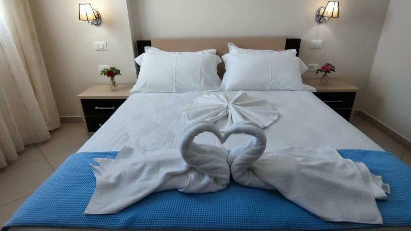 تختخواب و صبحانه Perivolos Apartments