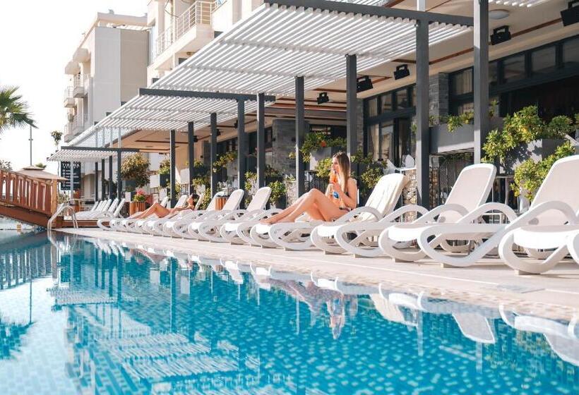 호텔 Tirana Resort Radhime