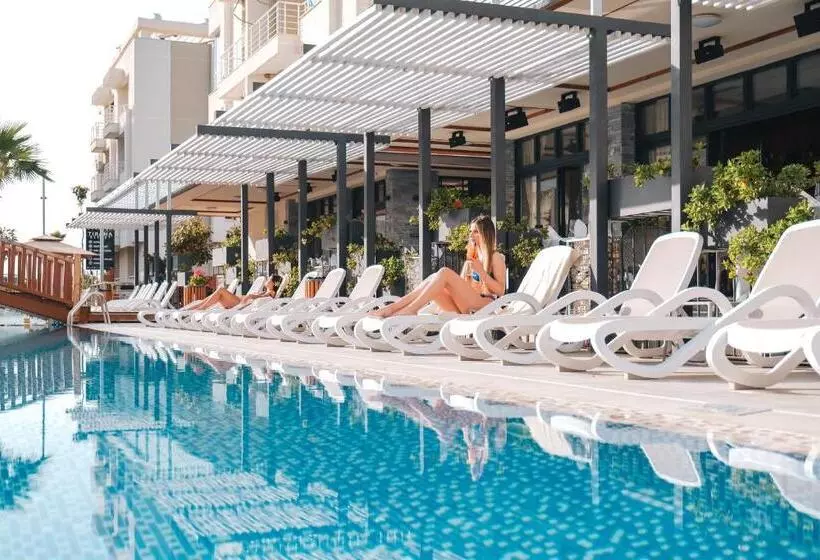 ホテル Tirana Resort Radhime