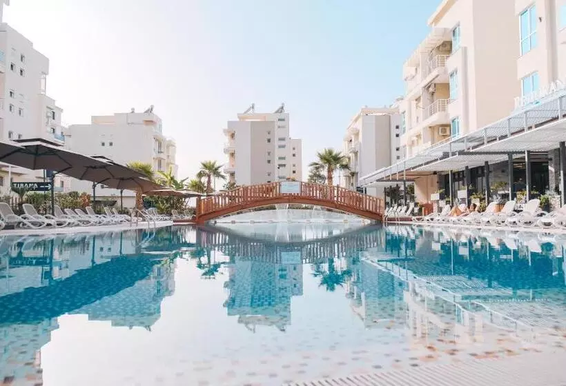 ホテル Tirana Resort Radhime