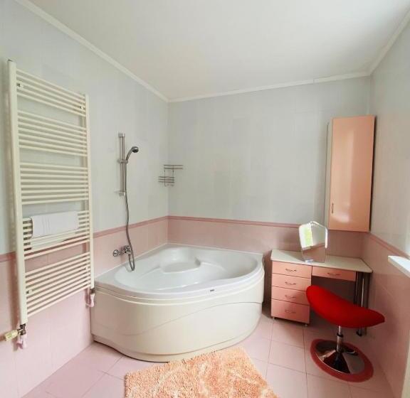 پانسیون Guest House At Lesya Ukrainka