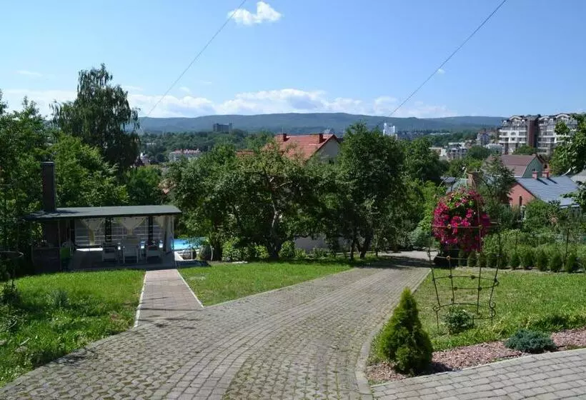 Majatalo Guest House At Lesya Ukrainka