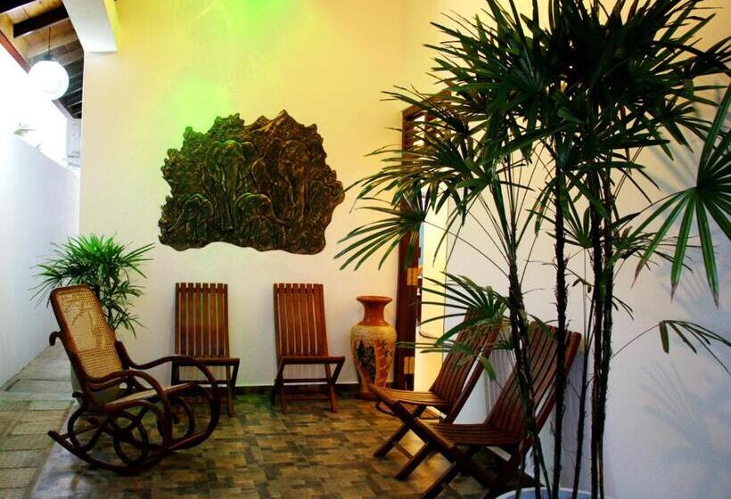 بنسيون Randiya Beach Villa