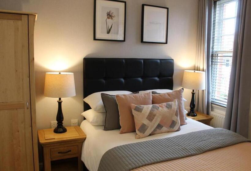 بنسيون The Larches