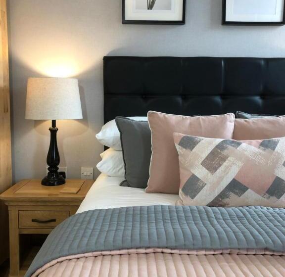 بنسيون The Larches