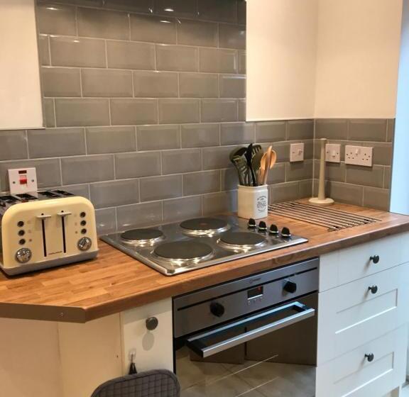 بنسيون The Larches