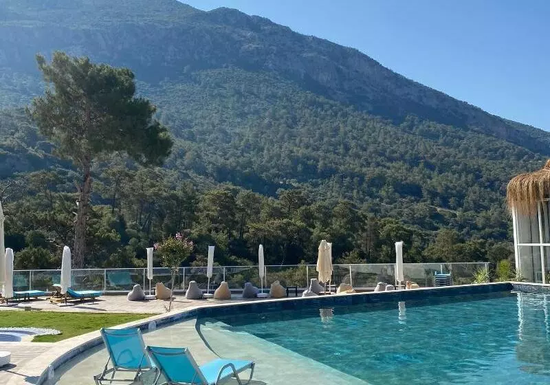 Hotelli Serti̇l Royal Forest