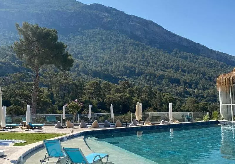 Hotelli Serti̇l Royal Forest