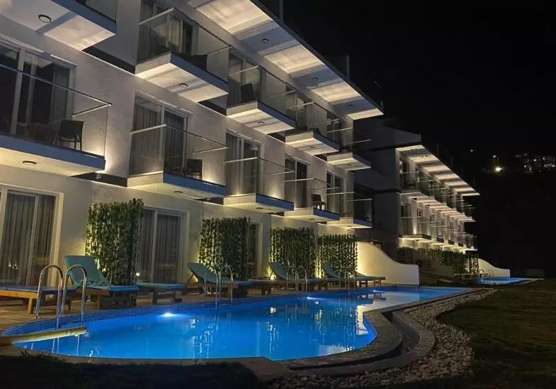 Hotelli Serti̇l Royal Forest