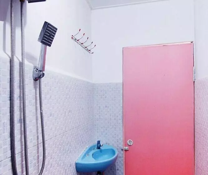 Hotelli New Sejarah By Oyo Rooms