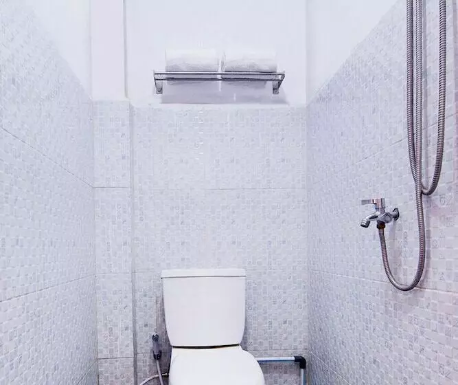 Hotelli New Sejarah By Oyo Rooms