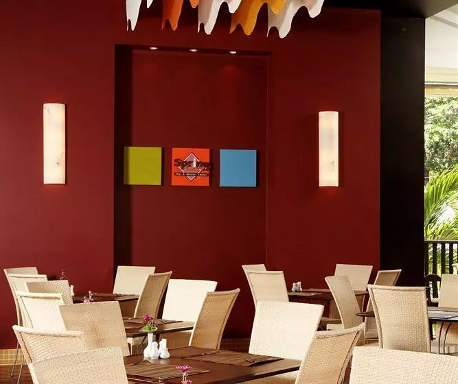 All Seasons Naiharn Phuket Hotel