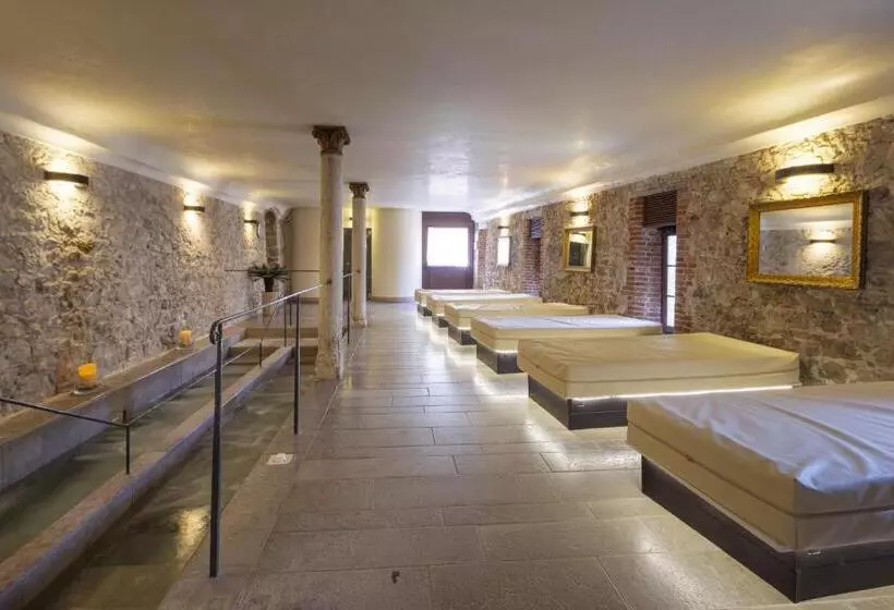 Отель Castelbrando