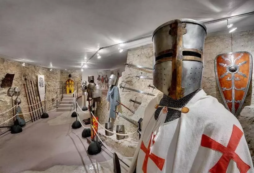 Отель Castelbrando