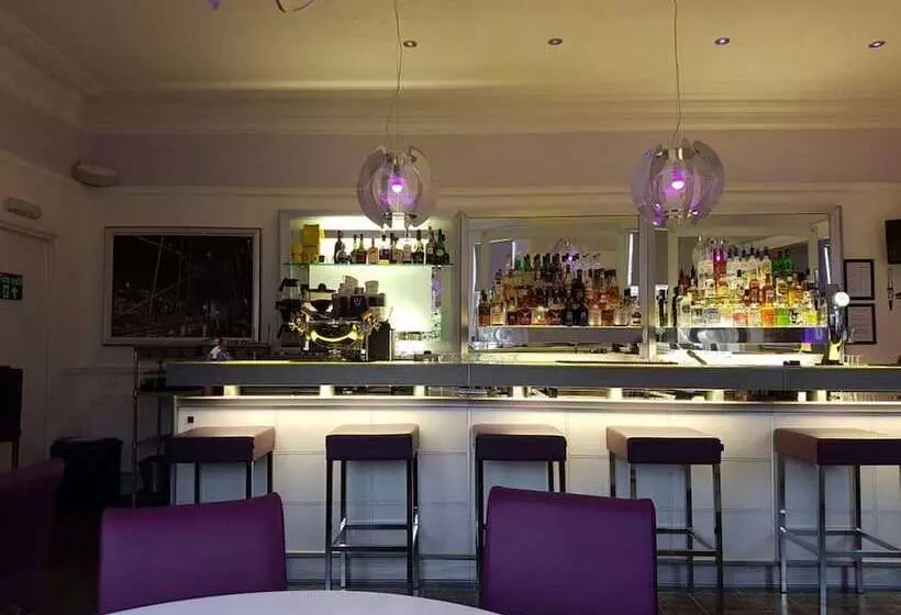 ホテル The Clubhouse B&b