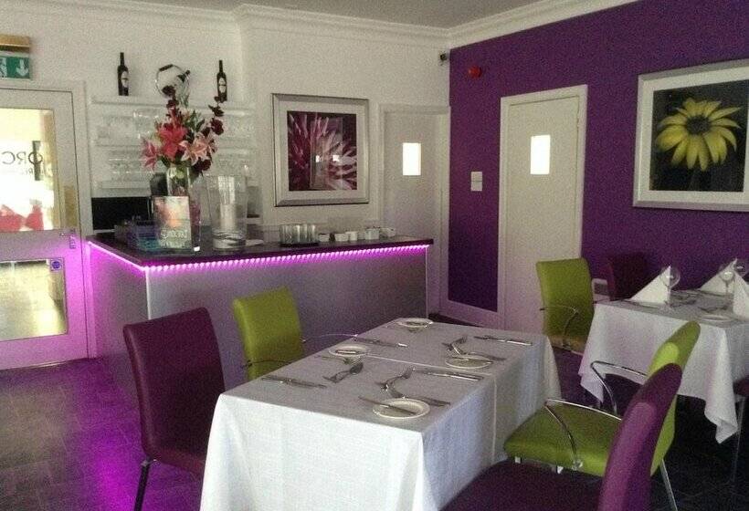 בית מלון כפרי The Clubhouse B&b