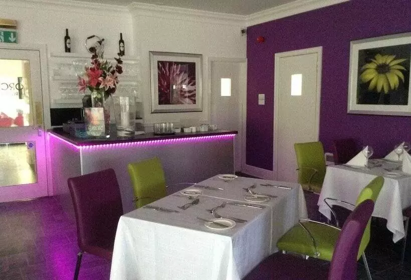 ホテル The Clubhouse B&b