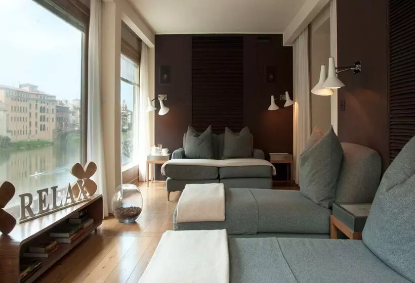 Hotelli Continentale   Lungarno Collection