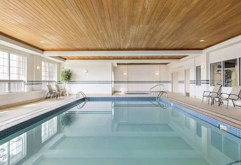 בית מלון כפרי Country Inn & Suites By Radisson, Calgary Northeast