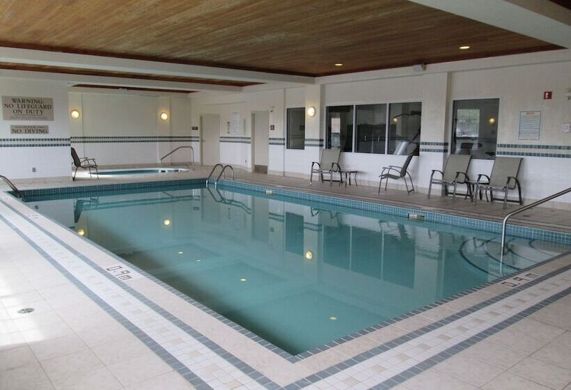 هتل Country Inn & Suites By Radisson, Calgary Northeast