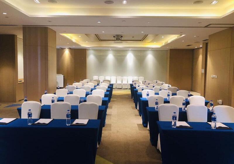 Hotel Holiday Inn Express Shanghai Zhenping, An Ihg