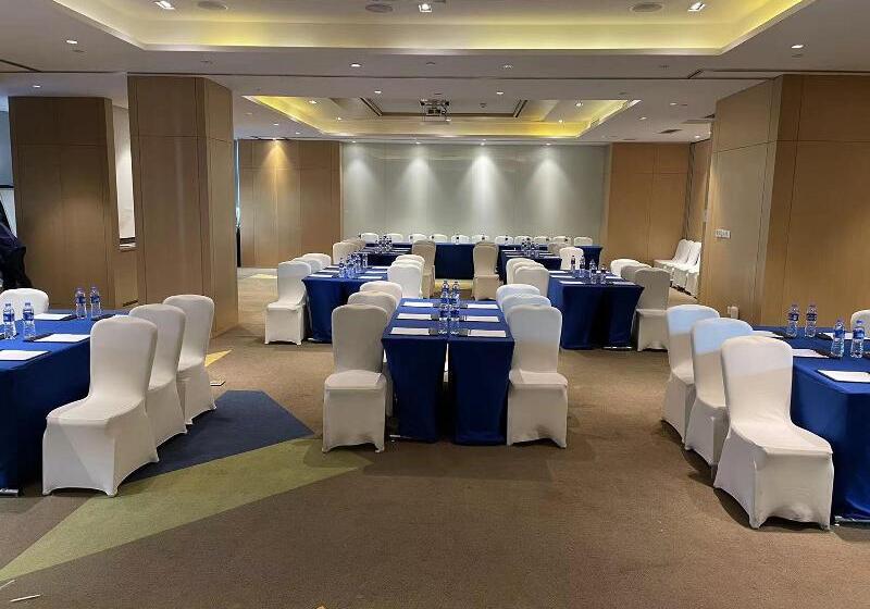 Hotel Holiday Inn Express Shanghai Zhenping, An Ihg