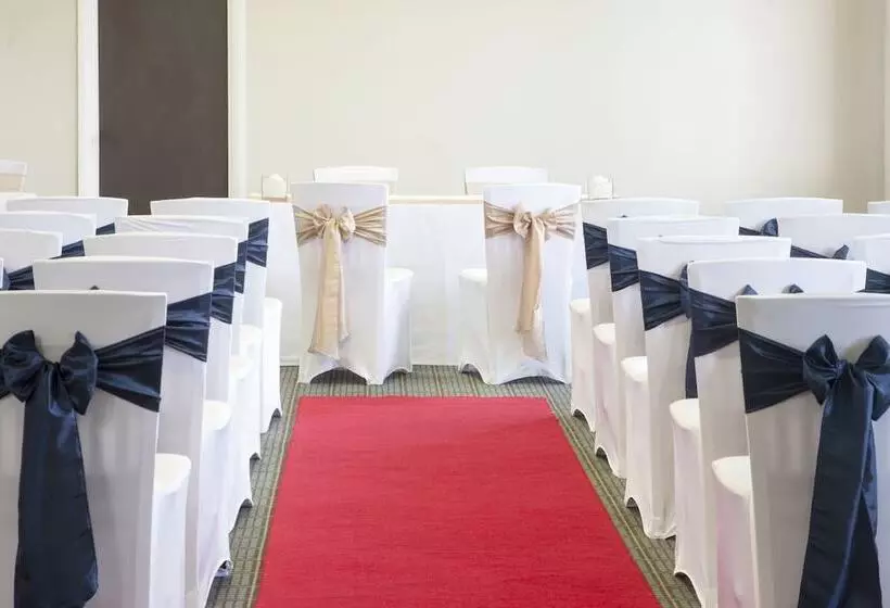 בית מלון כפרי Holiday Inn Ipswich, An Ihg