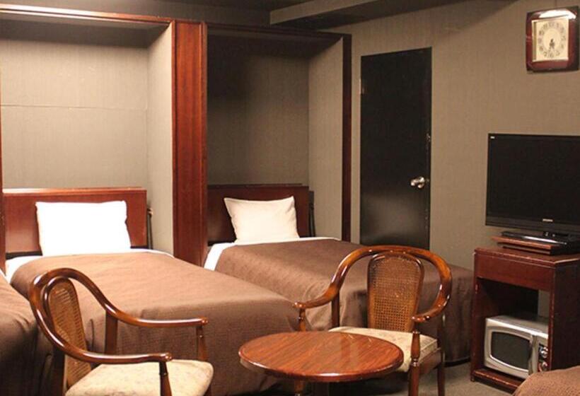 בית מלון כפרי Livemax Budget Yokohama Tsurumi