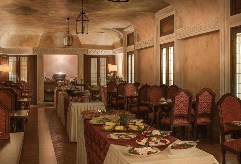 هتل Palazzo Cardinal Cesi