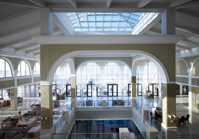 Отель Porto Bello Royal