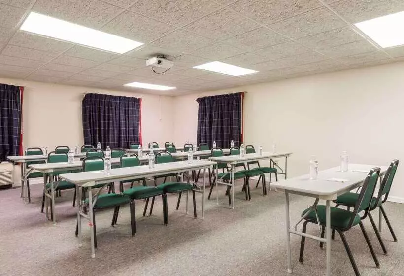 Отель Super 8 By Wyndham Miamisburg Dayton S Area Oh