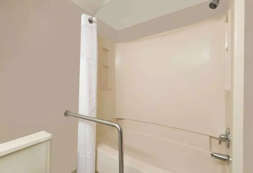 Отель Super 8 By Wyndham Miamisburg Dayton S Area Oh