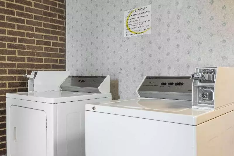 Отель Super 8 By Wyndham Miamisburg Dayton S Area Oh