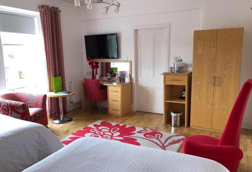 בית מלון כפרי The Clubhouse B&b