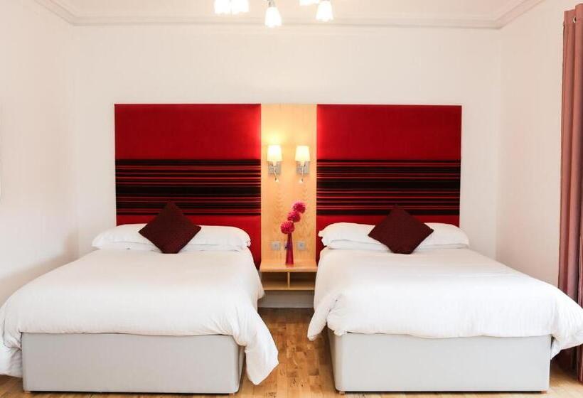 בית מלון כפרי The Clubhouse B&b