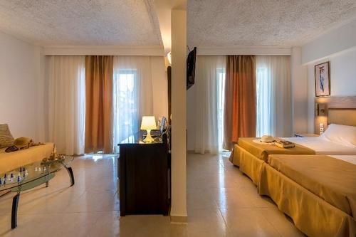 Niriides Beach Hotel