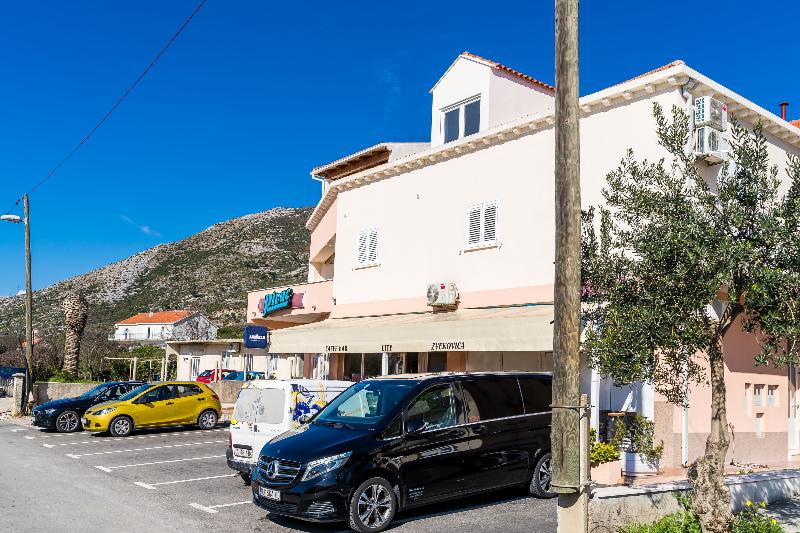 ホテル Apartments Smanjak