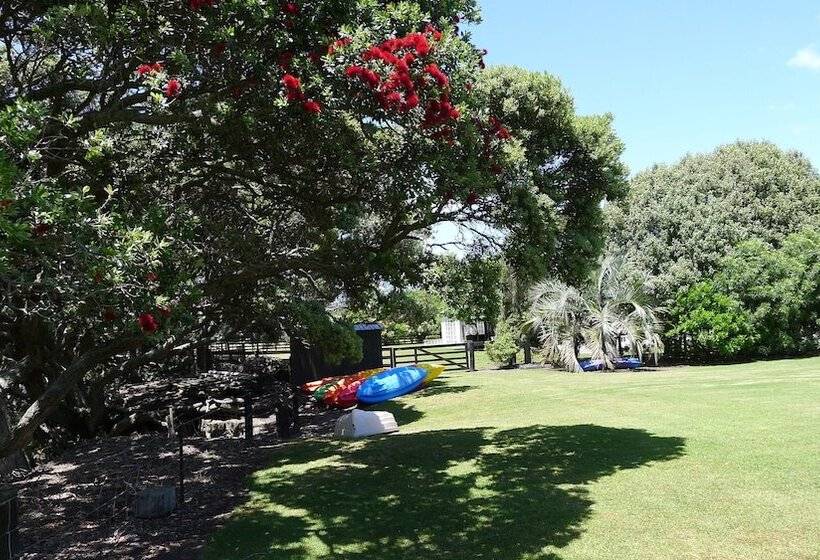 Отель Bream Bay Lodge