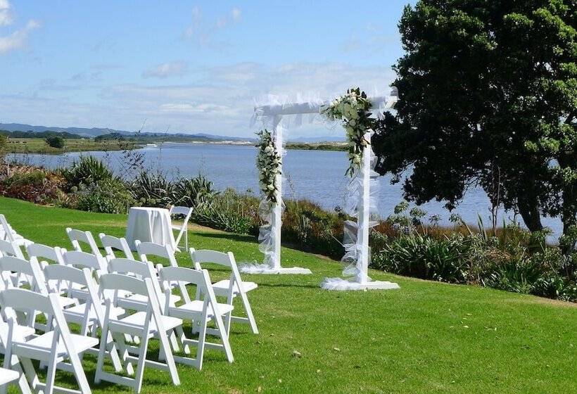 Отель Bream Bay Lodge